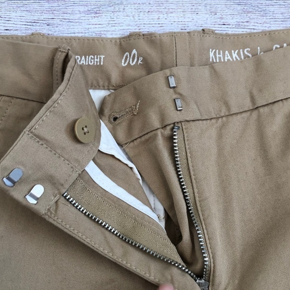 NWT Gap Broken-In Straight Khakis Size 00R - Picture 2 of 4